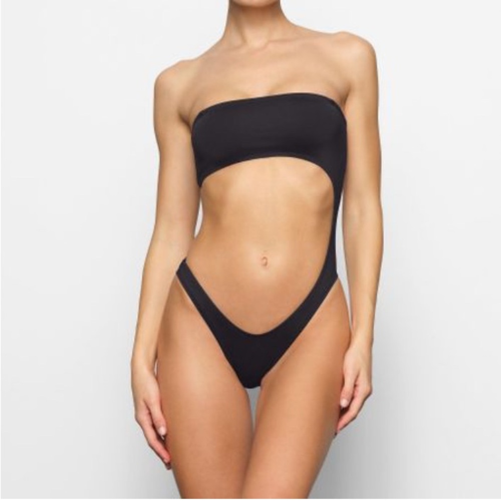 BRAND NEW! Skims Black Strapless Monokini